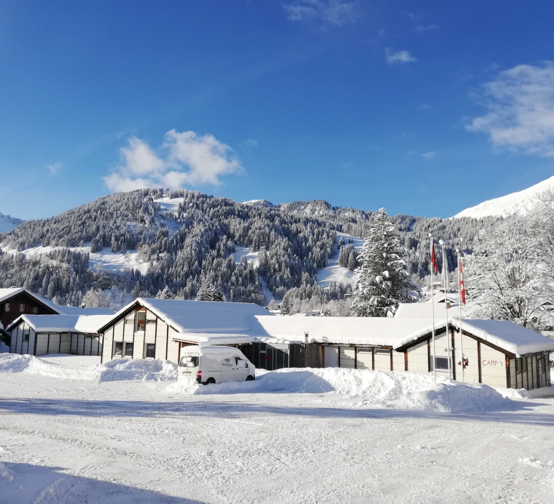 Mountain Lodge Aussenansicht Sommer
